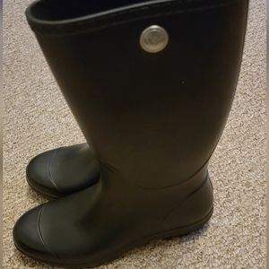 Brand new Ugg rainboots